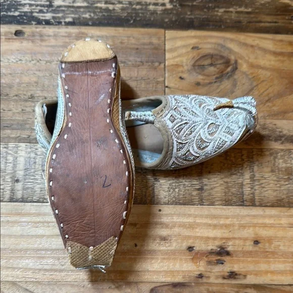 Elegant Tan & Cream Embroidered Children’s Shoes - Picture 5 of 7